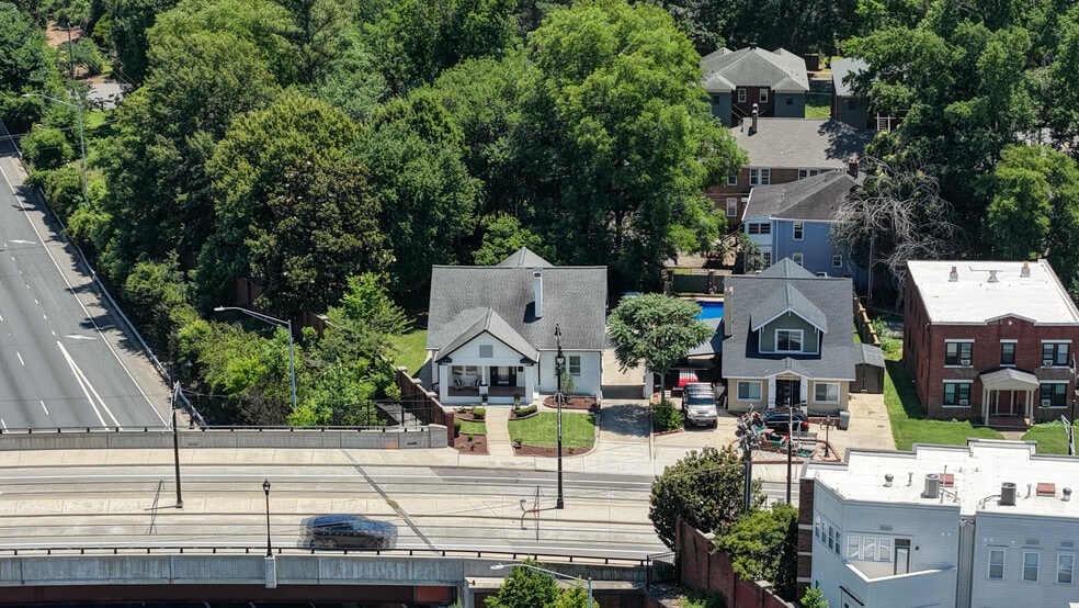 More Photos Of 610 Hawthorne Ln, Charlotte Office Residential For Sale