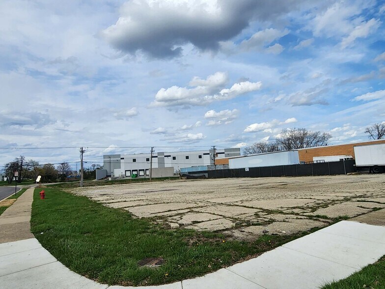 More Photos Of 401 King St, Elk Grove Village Land For Sale