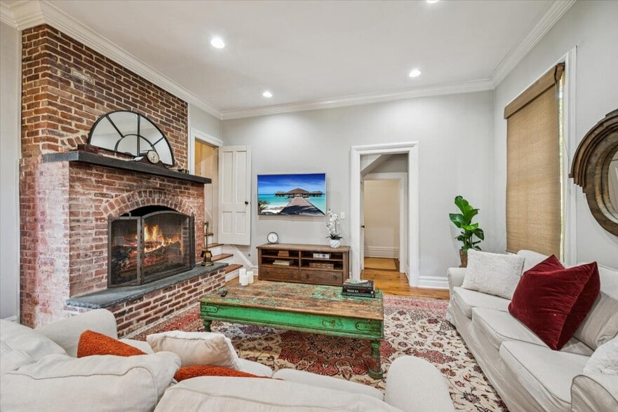 More Photos Of 21 Franklin Pl, Morristown Office For Sale