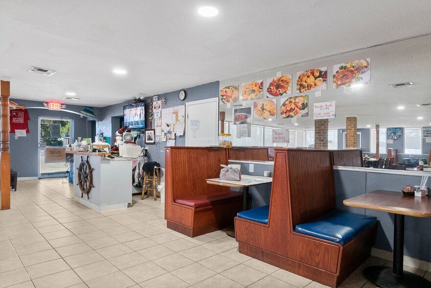 More Photos Of 1400 N Frazier St, Conroe Restaurant For Sale