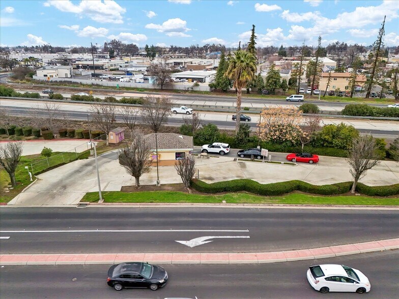 More Photos Of 1720 E Noble Ave, Visalia Fast Food For Sale