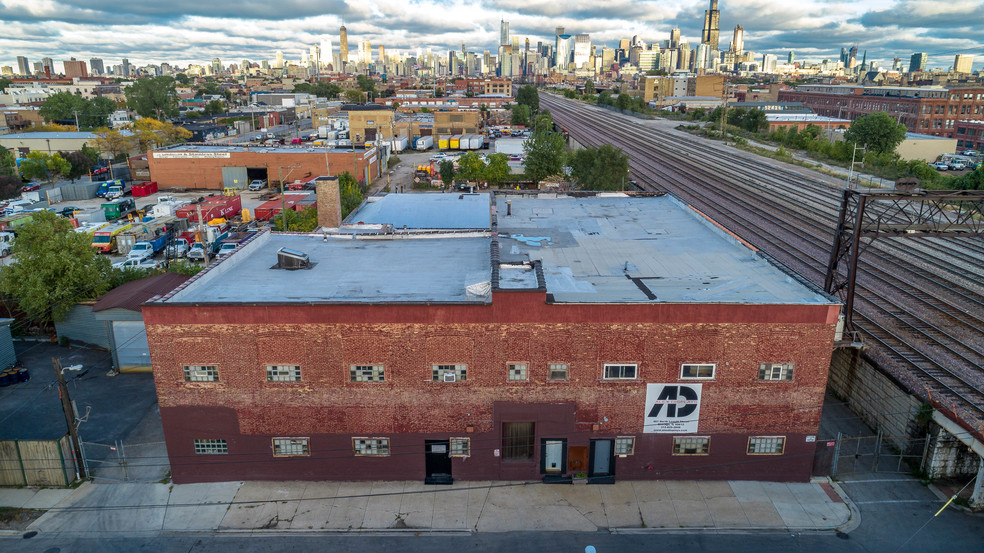 Primary Photo Of 401 N Leavitt St, Chicago Manufacturing For Sale