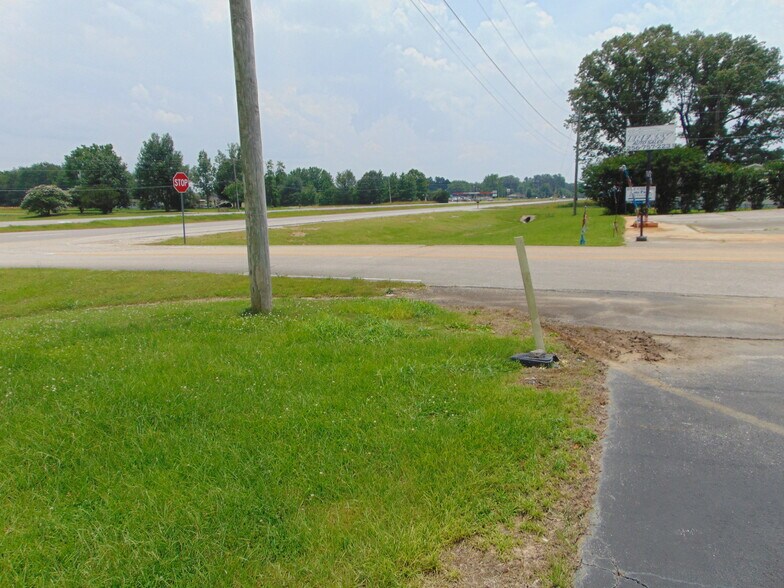 More Photos Of 4833 Highway 43, Killen Freestanding For Sale