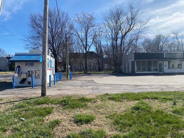 More Photos Of 401 S Kentucky Ave, Evansville Freestanding For Sale