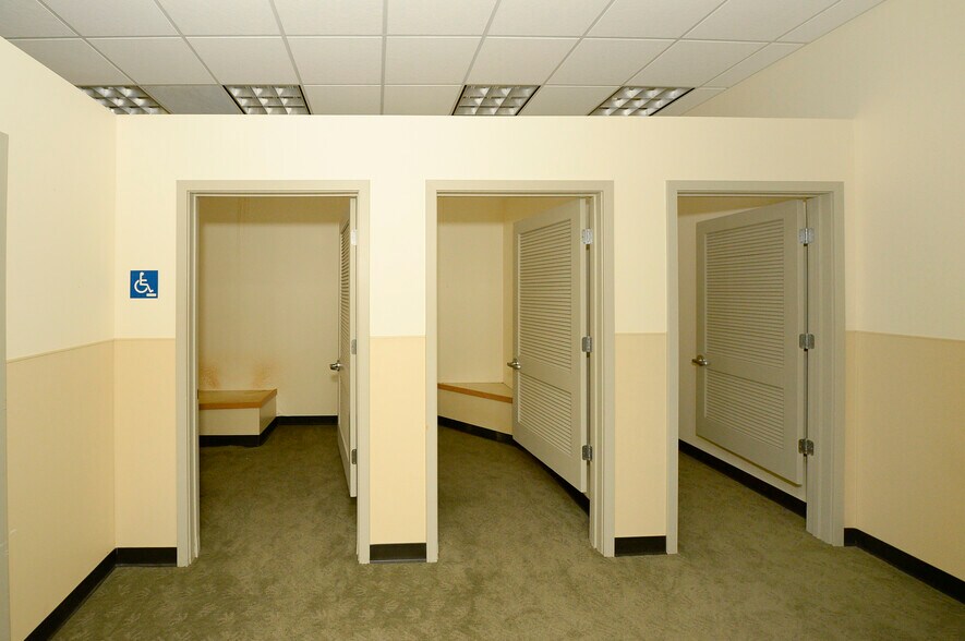 More Photos Of 222 E Ridgewood Ave, Ridgewood Freestanding For Lease