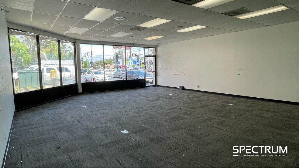 More Photos Of 18517 Victory Blvd, Reseda Storefront For Lease
