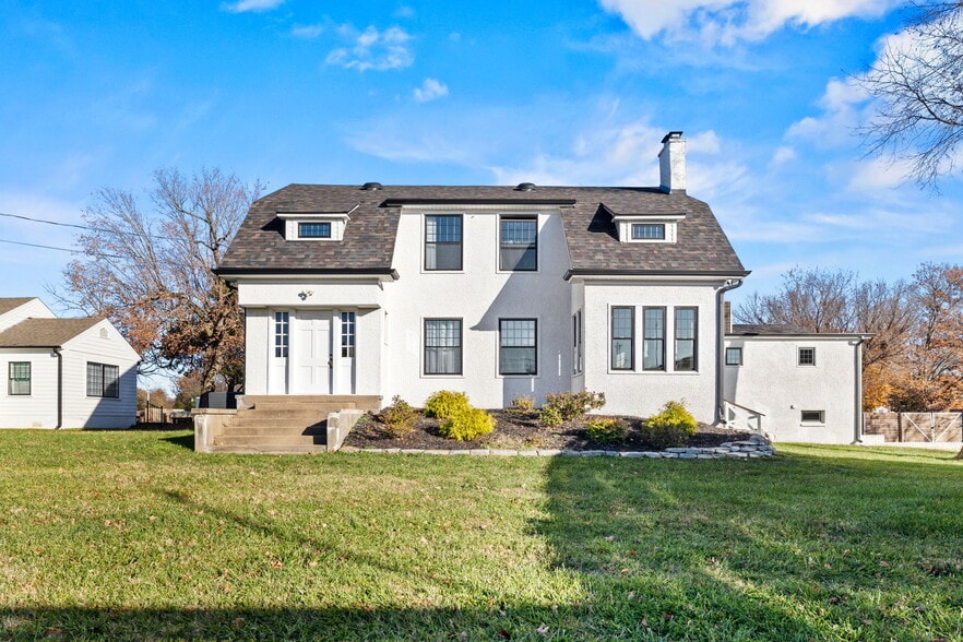 More Photos Of 2049 S Brentwood Blvd, Springfield Office For Sale