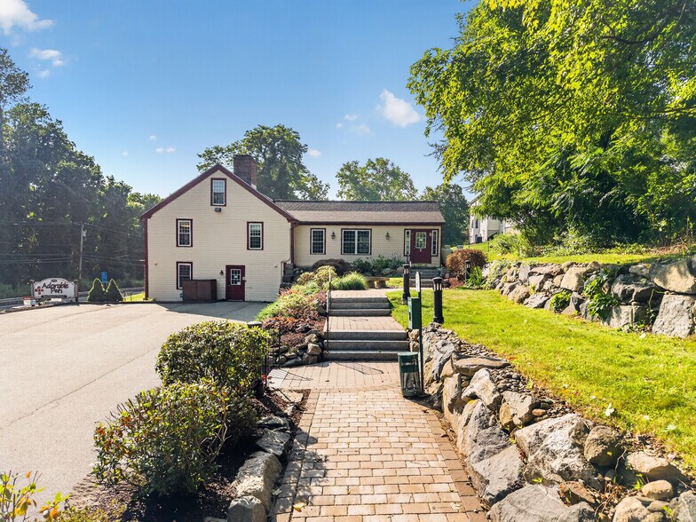 More Photos Of 1721 Saybrook Rd, Haddam Veterinarian Kennel For Sale