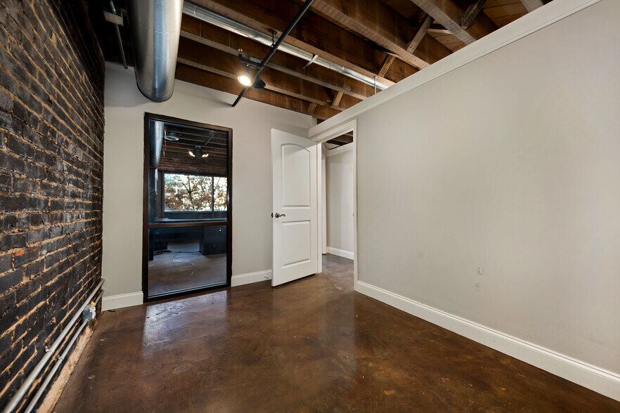 More Photos Of 247 Broad St, Kingsport Loft Creative Space For Sale