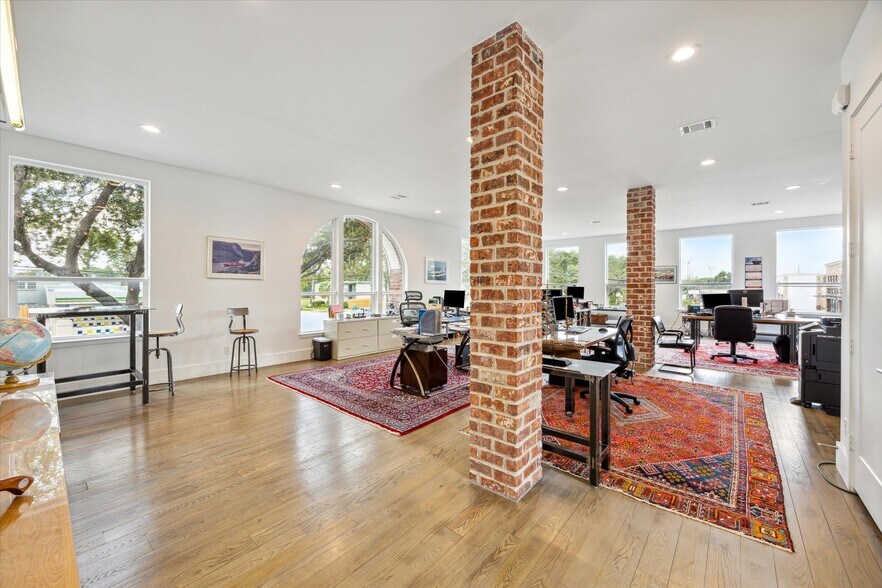 More Photos Of 128 W 17th St, Houston Loft Creative Space For Sale