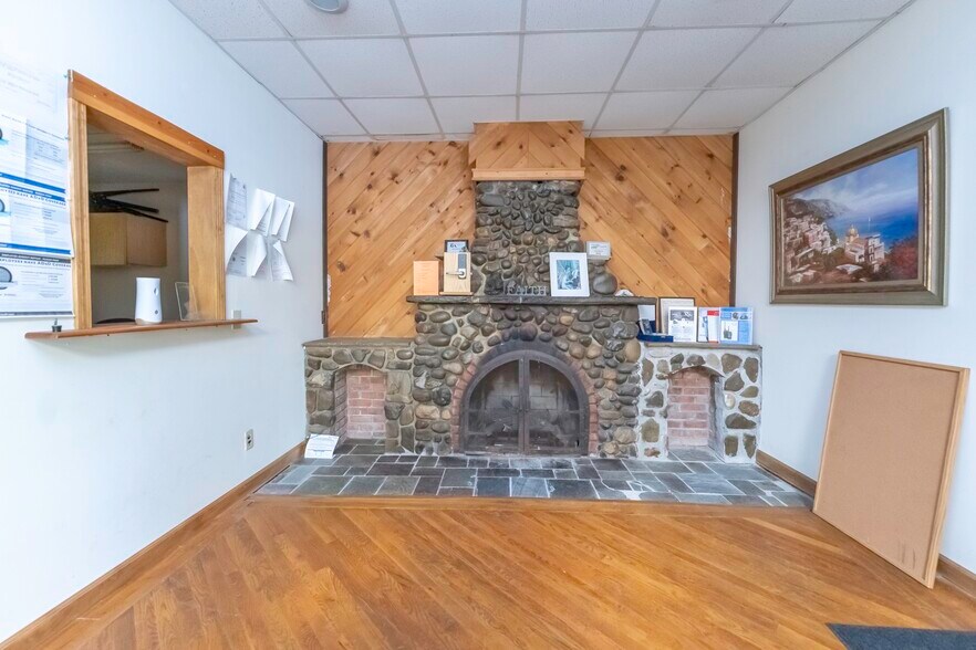 More Photos Of 1520 Broadway, Esopus Freestanding For Sale