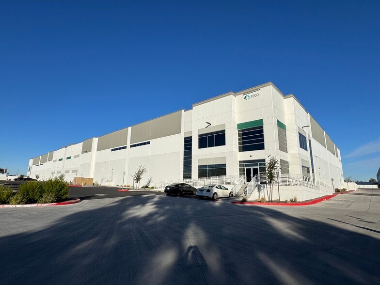 Primary Photo Of 1000 E Hammond Ln, Phoenix Distribution For Lease