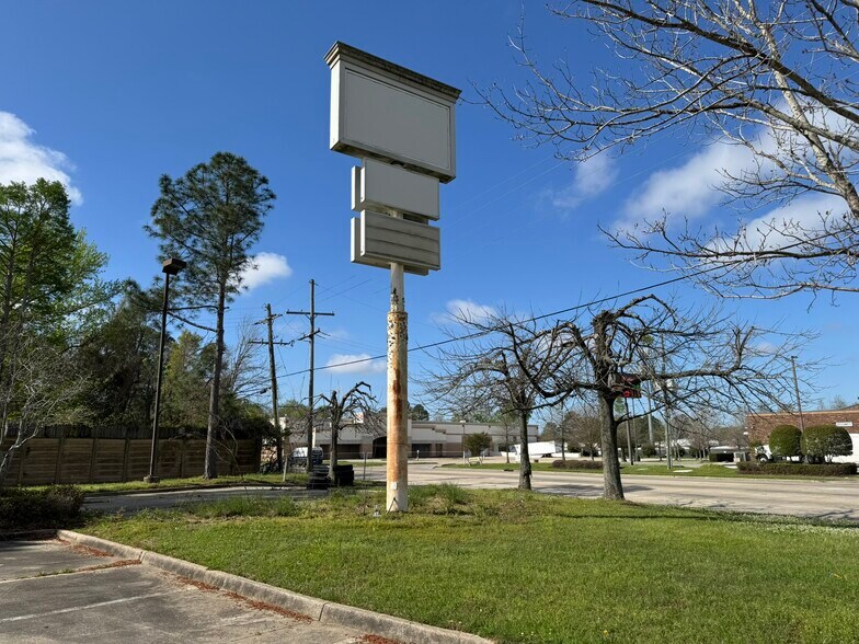 More Photos Of 9006 Greenwell Springs Rd, Baton Rouge Drugstore For Sale