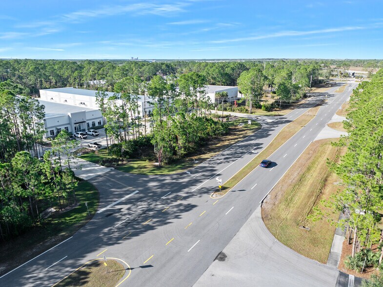 More Photos Of 836 Bill France Blvd, Daytona Beach Warehouse For Lease