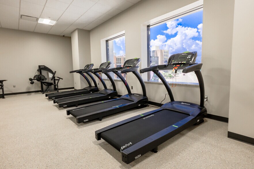 More Photos Of 802 N Carancahua St, Corpus Christi Office For Lease