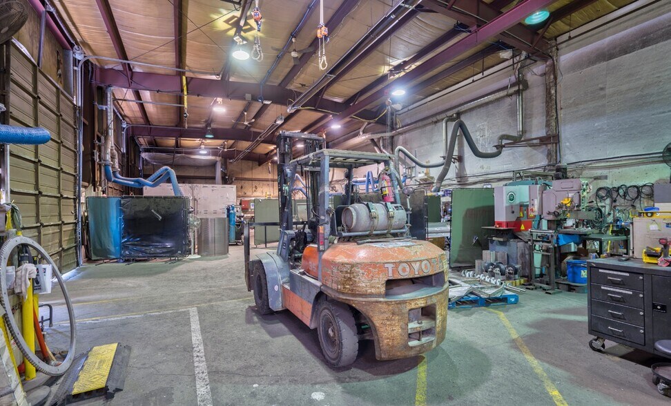 More Photos Of 2889 Norland Ave, Burnaby Warehouse For Sale