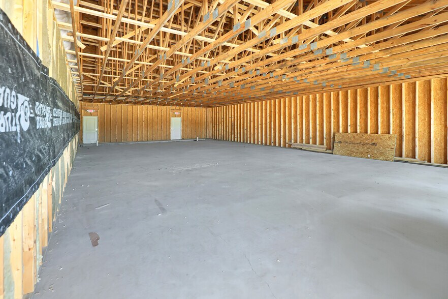 More Photos Of 201 W Main St, Gunter Showroom For Lease