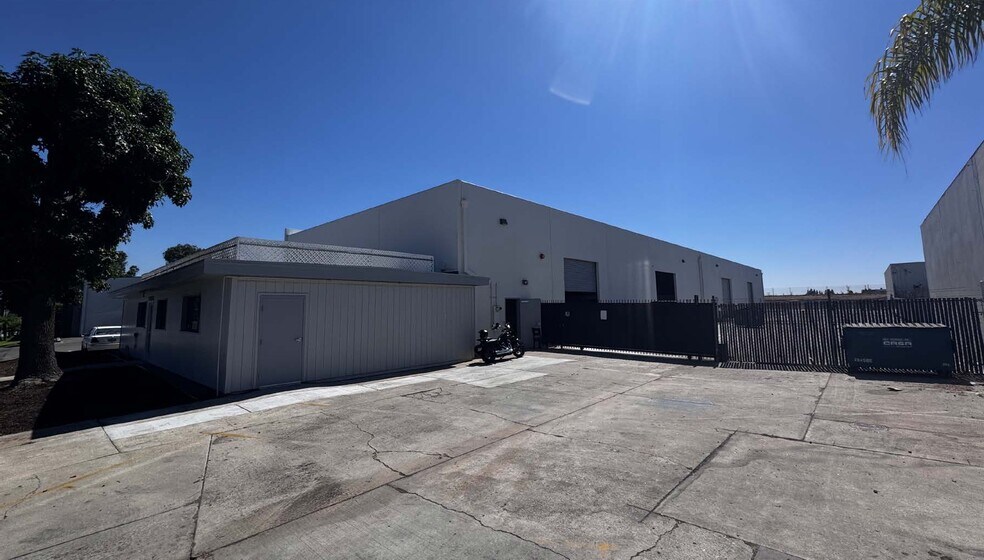 More Photos Of 9620 Santa Fe Springs Rd, Santa Fe Springs Warehouse For Lease