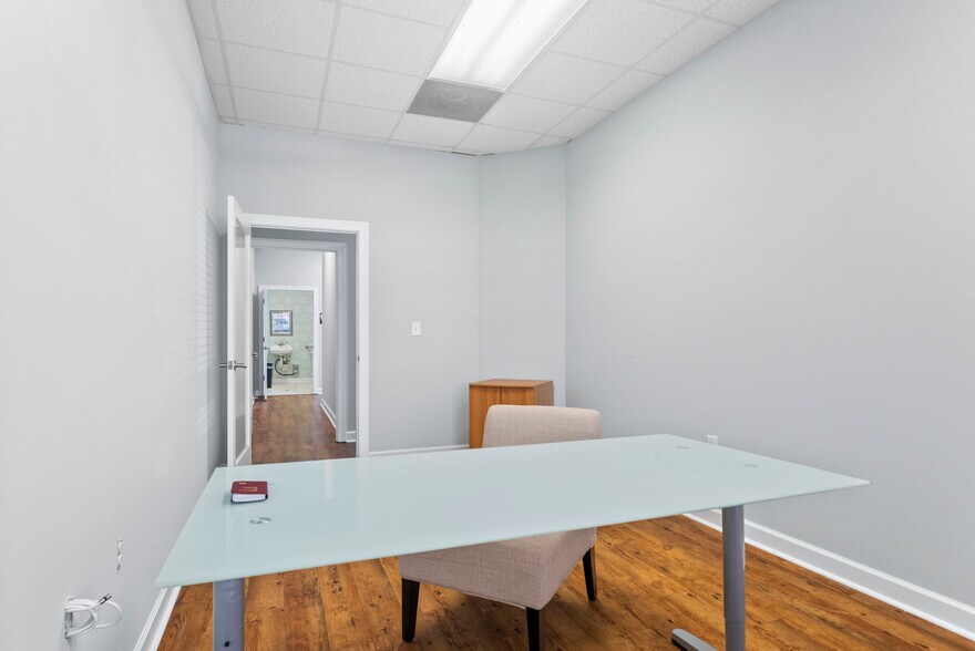 More Photos Of 103-105 Tradewynd Dr, Lynchburg Medical For Sale