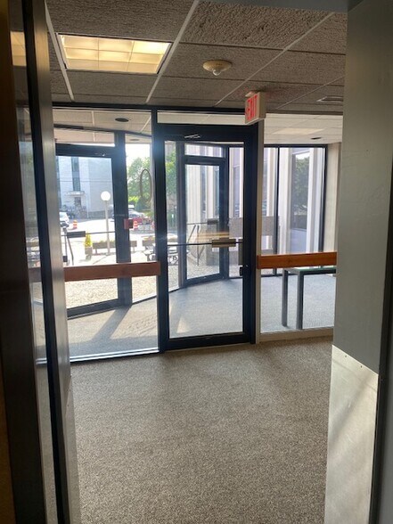 More Photos Of 20 Walnut St, Wellesley Office For Lease