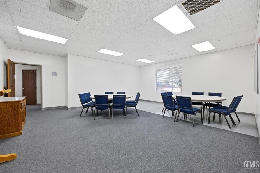 More Photos Of 425 S H St, Bakersfield Religious Facility For Sale