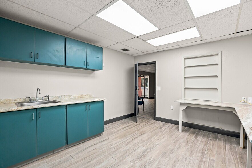 More Photos Of 901 N Grove St, Eustis Medical For Sale
