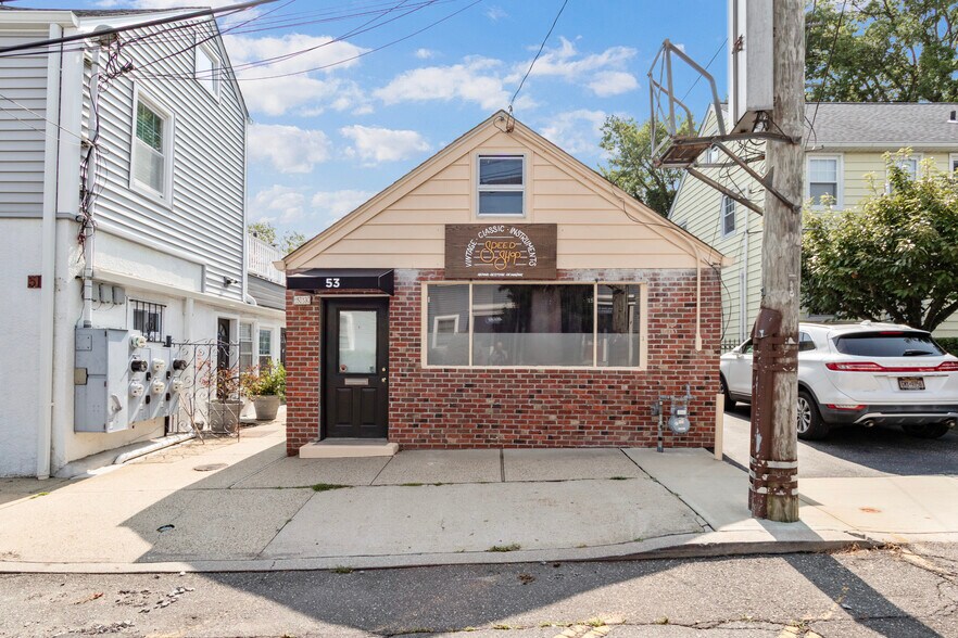 Primary Photo Of 53 Spring St, Oyster Bay Freestanding For Lease