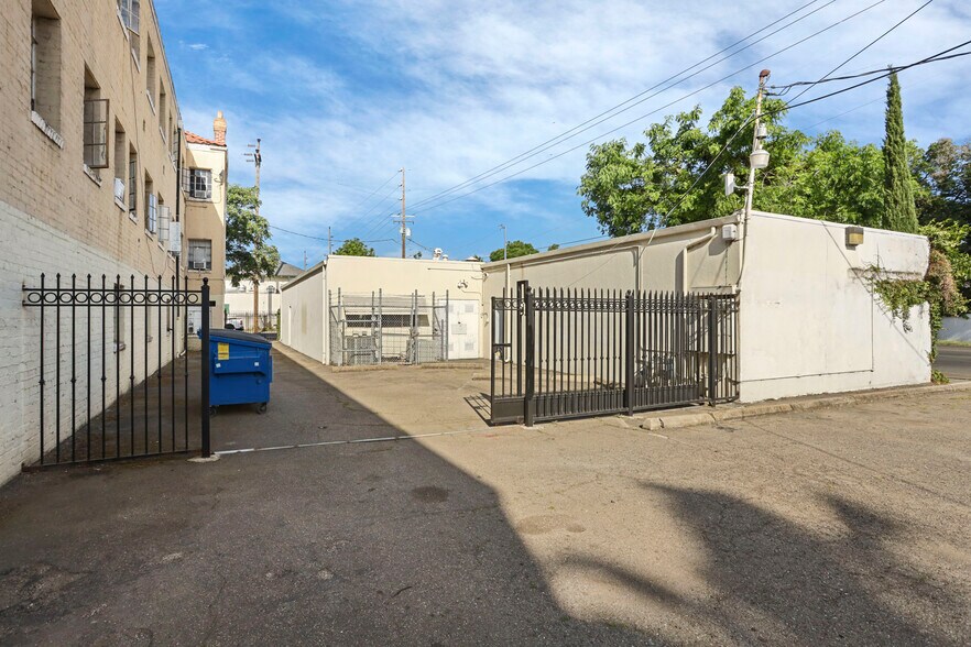 More Photos Of 1446 N Hunter St, Stockton Office For Sale