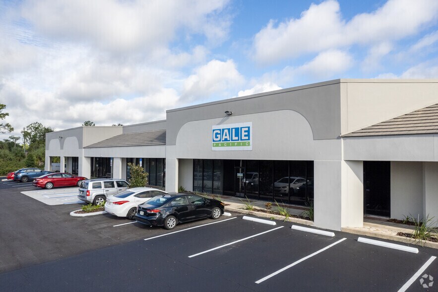 More Photos Of 285 W Central Pky, Altamonte Springs Showroom For Lease