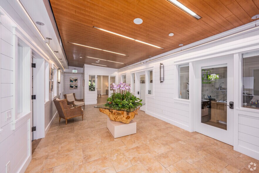 More Photos Of 126-130 N Main St, East Hampton Office Residential For Lease