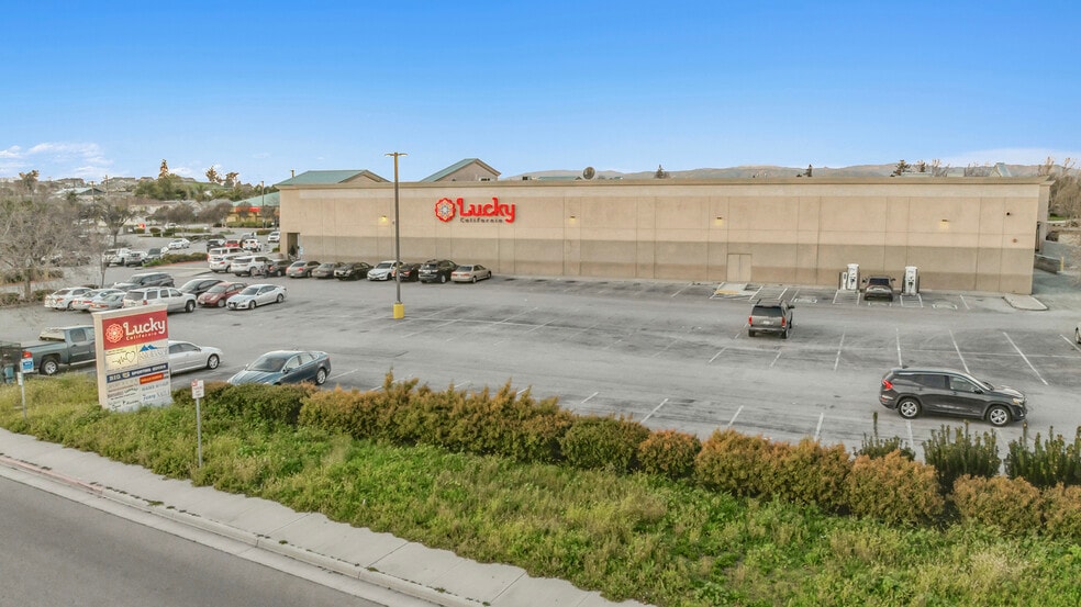 More Photos Of 291 McCray St, Hollister Supermarket For Sale