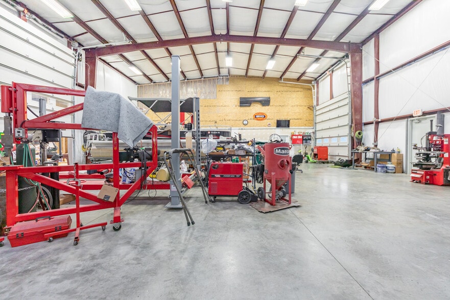 More Photos Of 1875 New Bridge Rd, Mineral Showroom For Sale