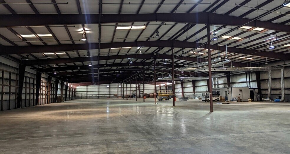 More Photos Of 1400 Montgomery, South Hill Warehouse For Lease
