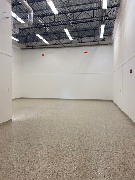 More Photos Of 3425 Radio Rd, Naples Warehouse For Sale