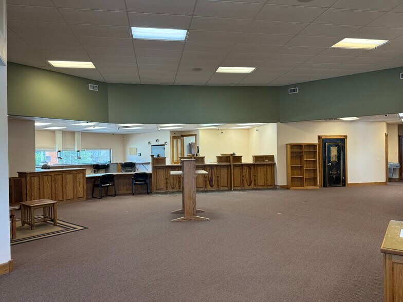More Photos Of 500 U.S. 50 Business Loop, Olathe General Retail For Sale