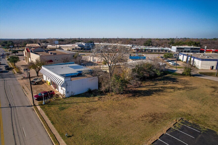 More Photos Of 7235 Glenview Dr, Richland Hills Office For Sale