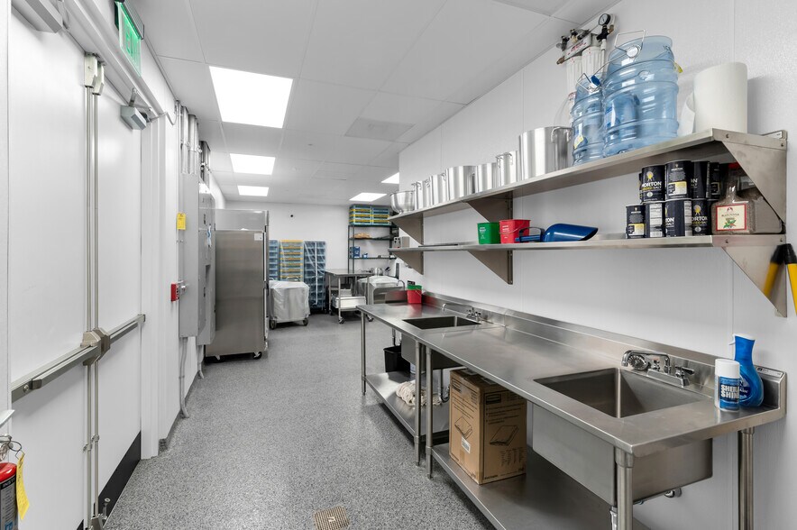 More Photos Of 6901 Hendry Creek Dr, Fort Myers Specialty For Sale