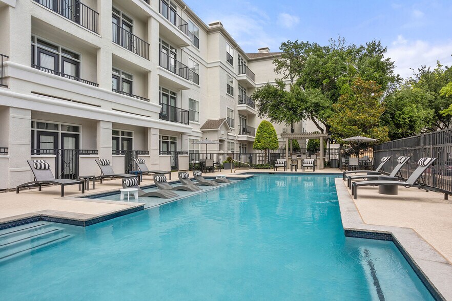 More Photos Of 7927 Forest Ln, Dallas Apartments For Lease