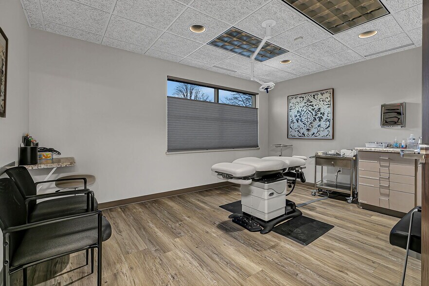 More Photos Of 1511 Northway Dr, Saint Cloud Medical For Sale