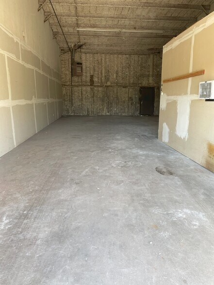 More Photos Of 1917 Atchison Dr, Norman Light Manufacturing For Lease