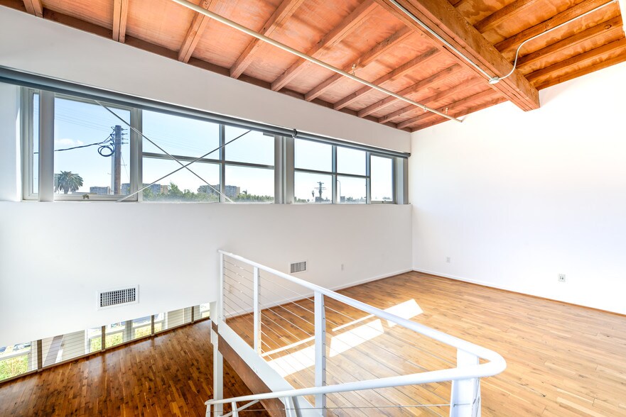 More Photos Of 2100 Abbot Kinney Blvd, Venice Office For Lease