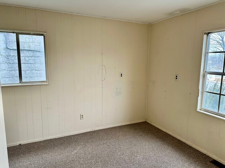 More Photos Of 712 S Main St, North East Office For Lease