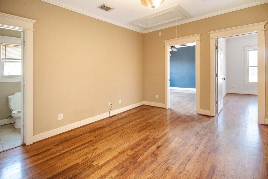 More Photos Of 1333-1335 Yale St, Houston General Retail For Sale