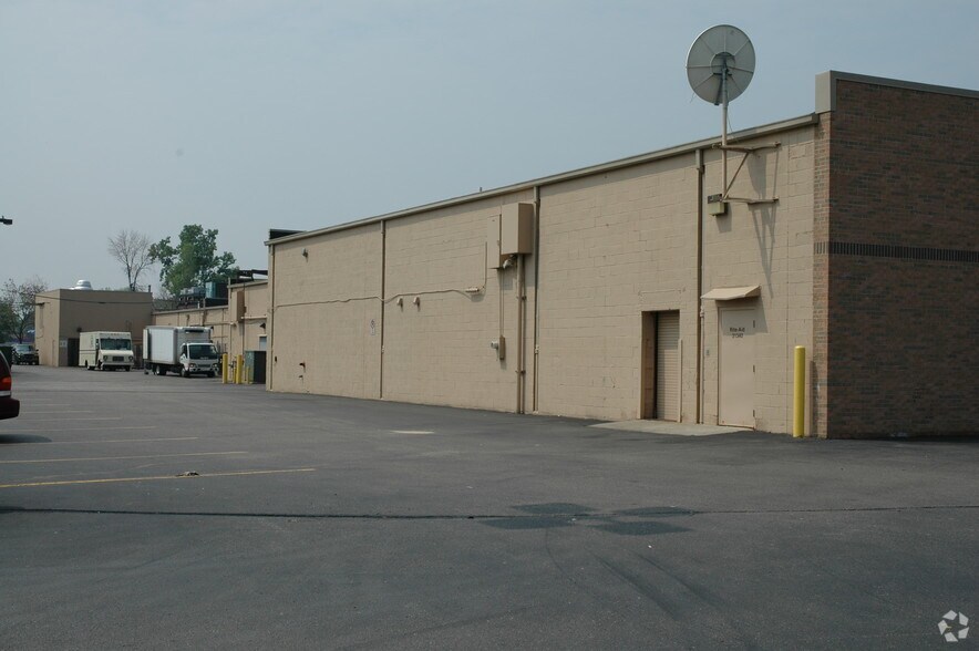 More Photos Of 31240-31340 Groesbeck Hwy, Fraser Unknown For Lease