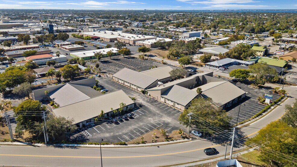 More Photos Of 2120 Collier Ave, Fort Myers Unknown For Lease