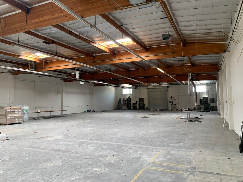 More Photos Of 20536-20542 Plummer St, Chatsworth Warehouse For Lease