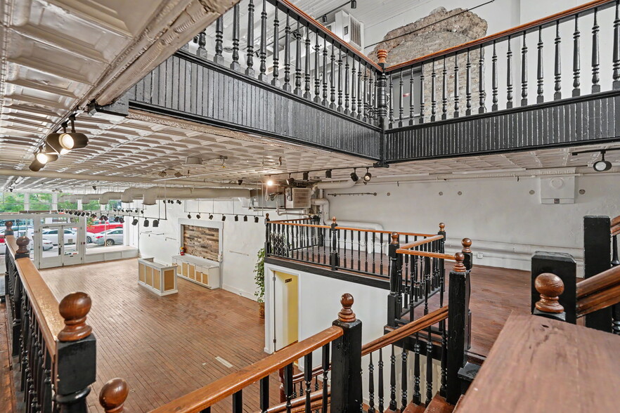 More Photos Of 318 W Broughton St, Savannah Storefront Retail Residential For Lease