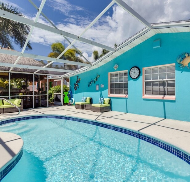 More Photos Of 2960 Oleander St, Saint James City Hotel For Sale