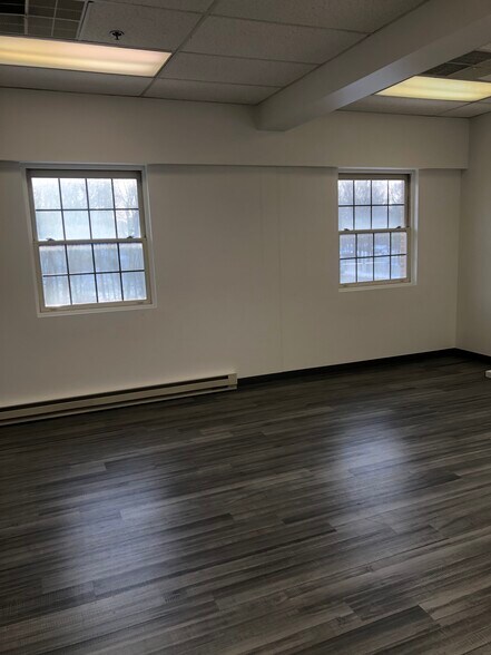 More Photos Of 200 Great Rd, Bedford Storefront Retail Office For Lease