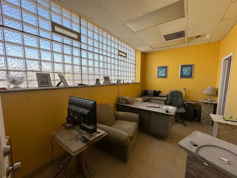 More Photos Of 815 S Cicero Ave, Chicago Light Manufacturing For Sale